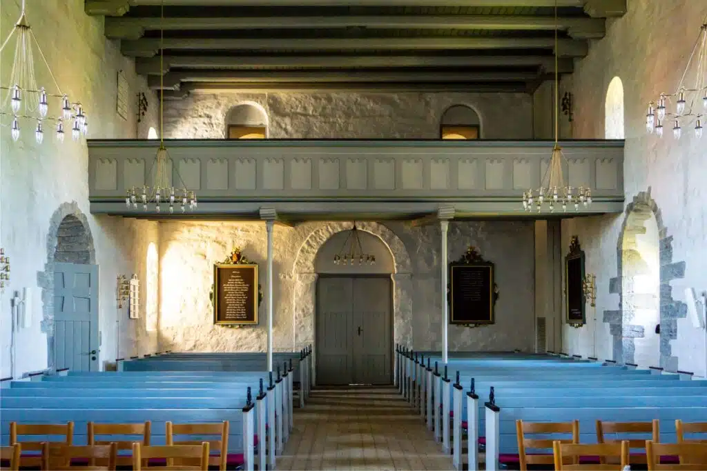 Aakirkeby: serce Bornholmu 4 Aa Kirke - wnętrze kościoła w Aakirkeby