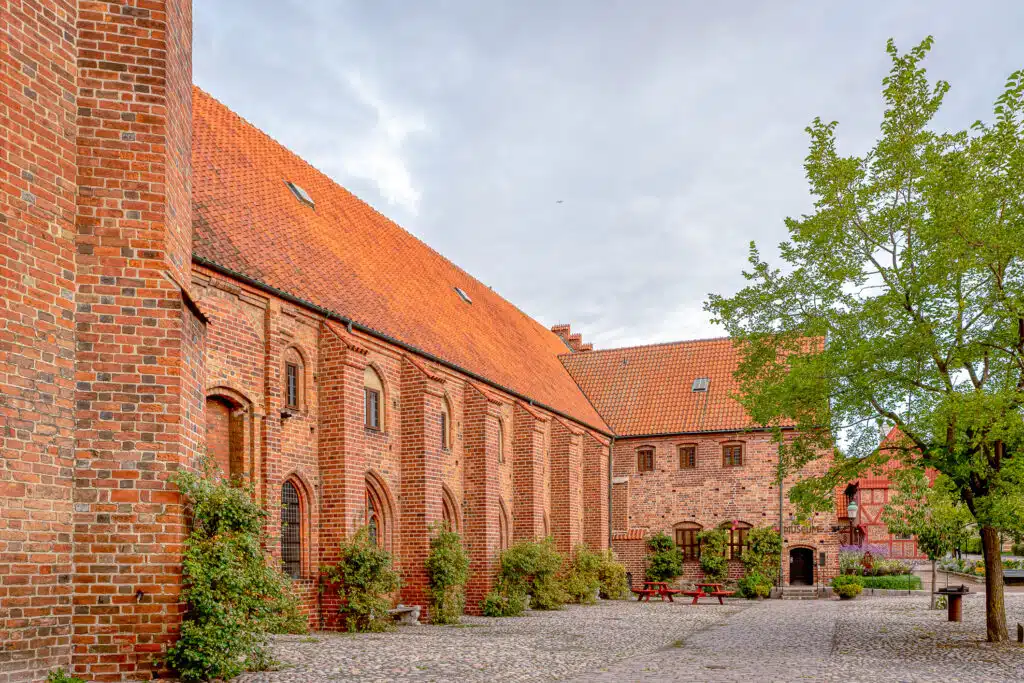 Ystad: atrakcje i przewodnik po malowniczym szwedzkim mieście 2 Klasztor i kościół św. Piotra - Ystad atrakcje