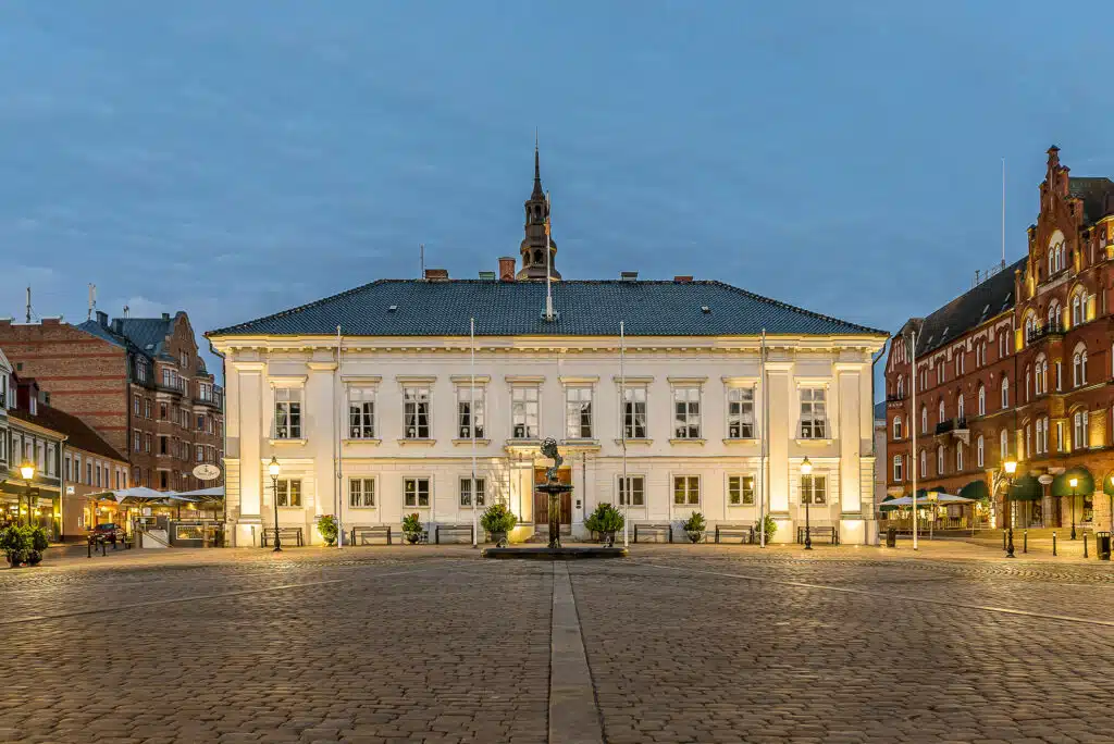 Ystad: atrakcje i przewodnik po malowniczym szwedzkim mieście 16 Stare miasto i ratusz - Ystad atrakcje